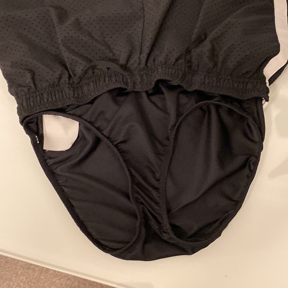 Nike running shorts- mesh with drawstring - Picture 4 of 11